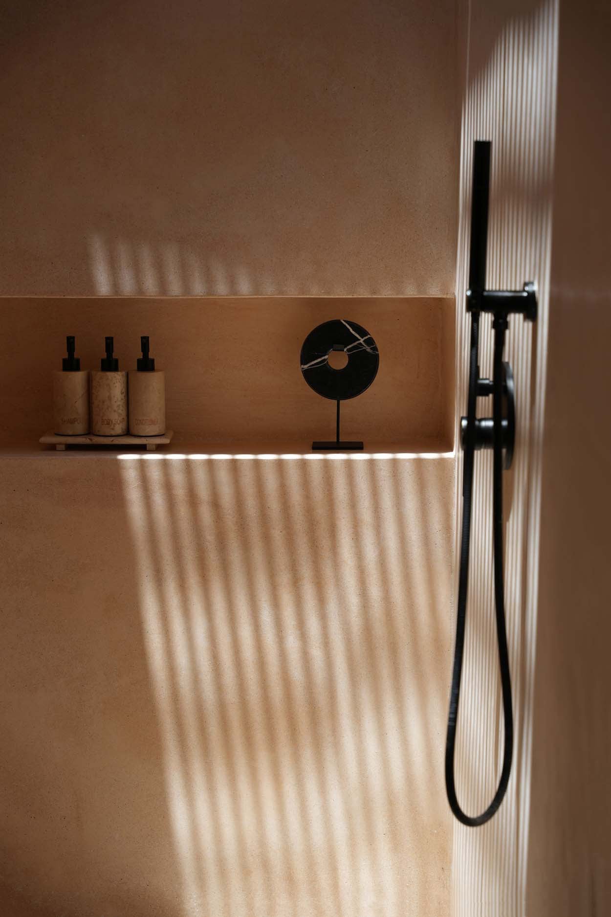The Marble Disc on Stand, Black, M — 4