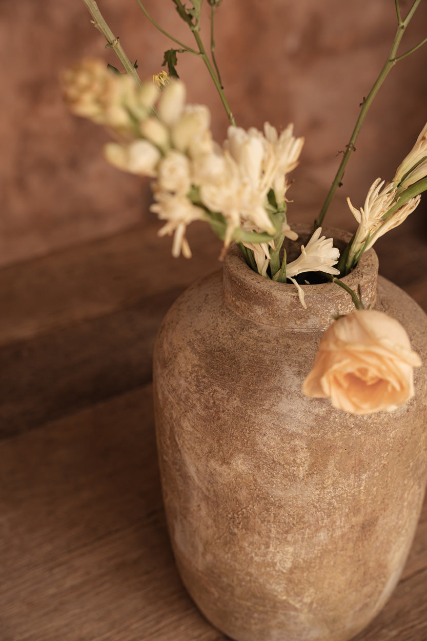 The Clay Echo Vase, Cream, M — 2