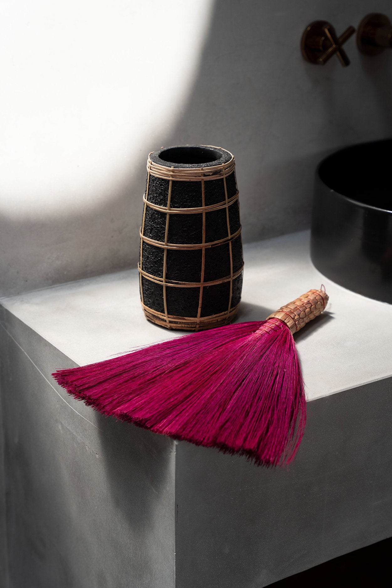 The Cutie Vase, Black Natural, S — 2