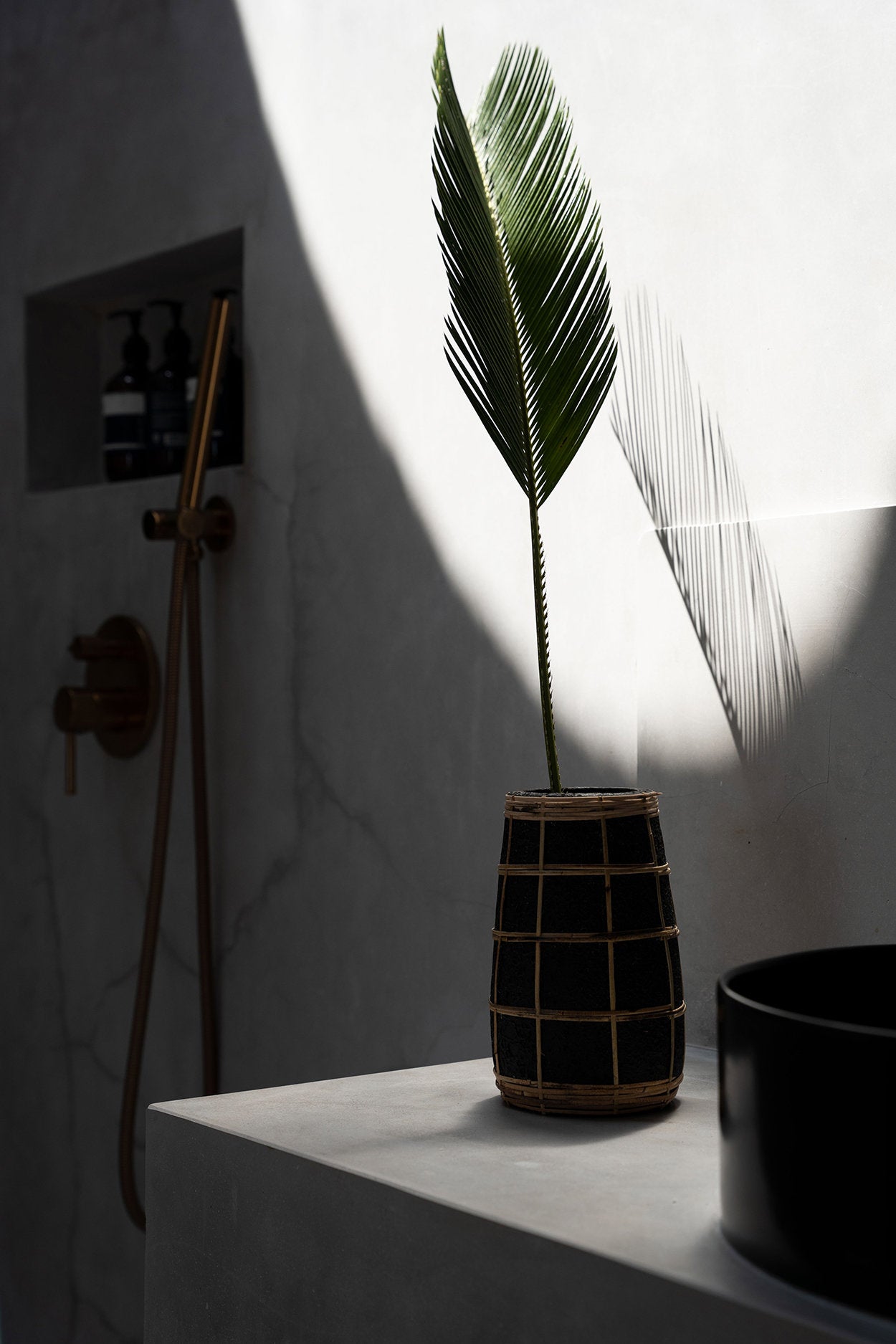 The Cutie Vase, Black Natural, S — 3