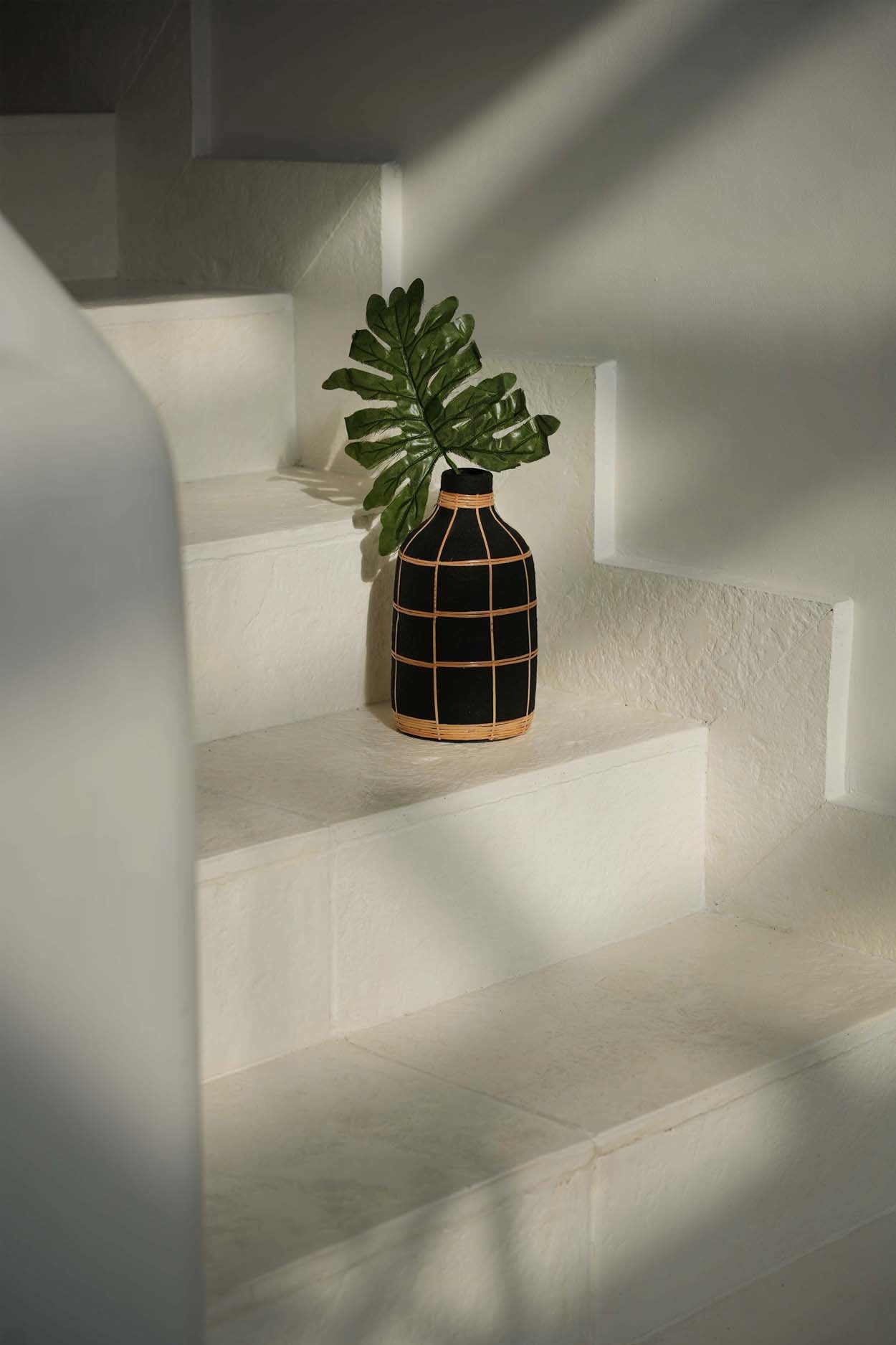 The Whoopy Vase, Black Natural, M — 3