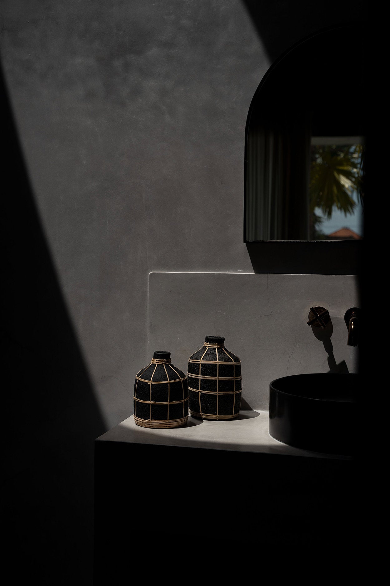 The Whoopy Vase, Black Natural, M — 4