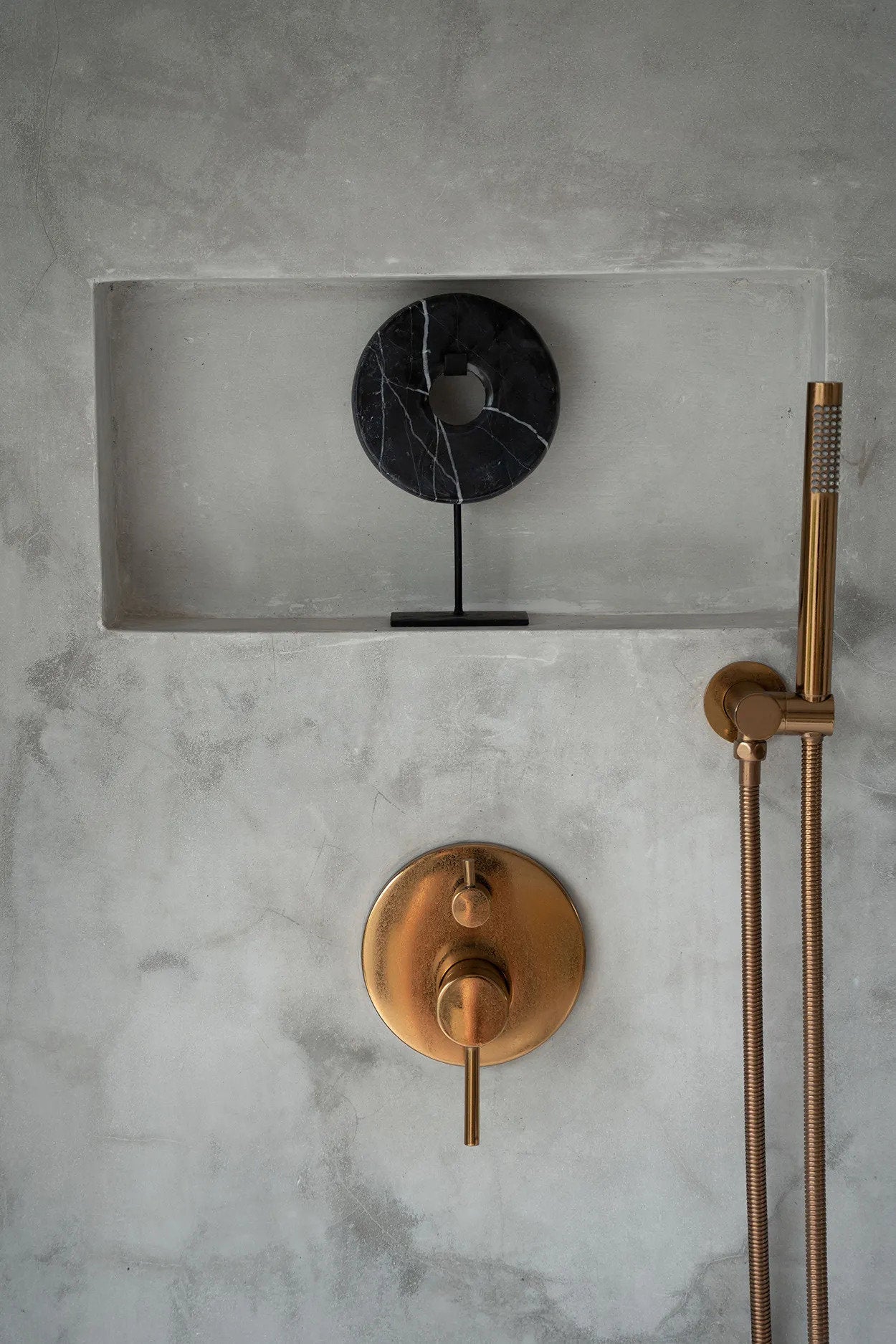 The Marble Disc on Stand, Black, S — 2